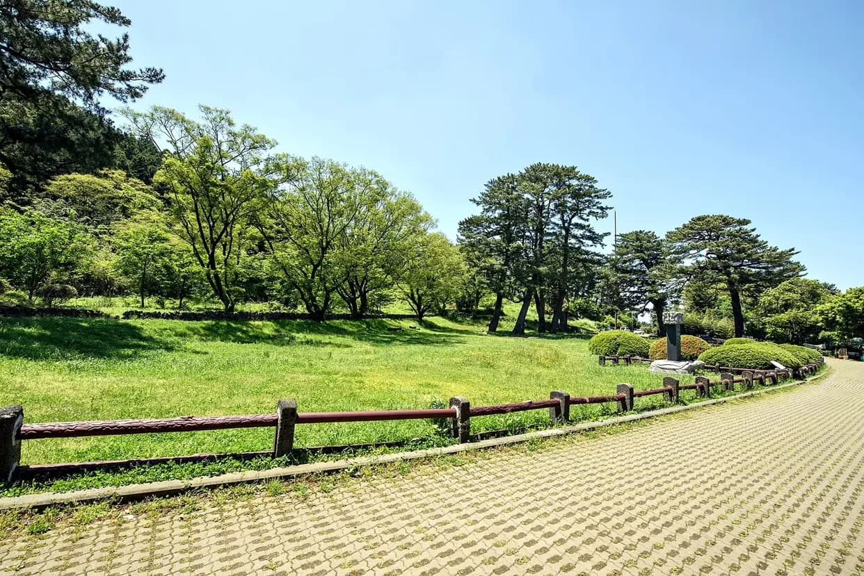 산천단