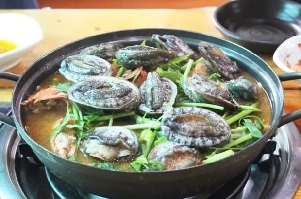 산방산초가집