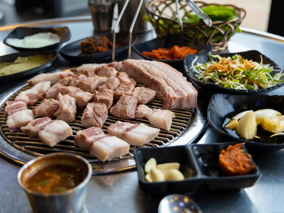 형돈